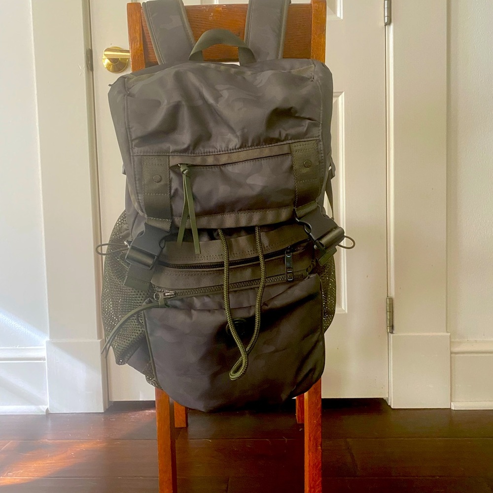 Lululemon traveling yogini ruck sac backpack